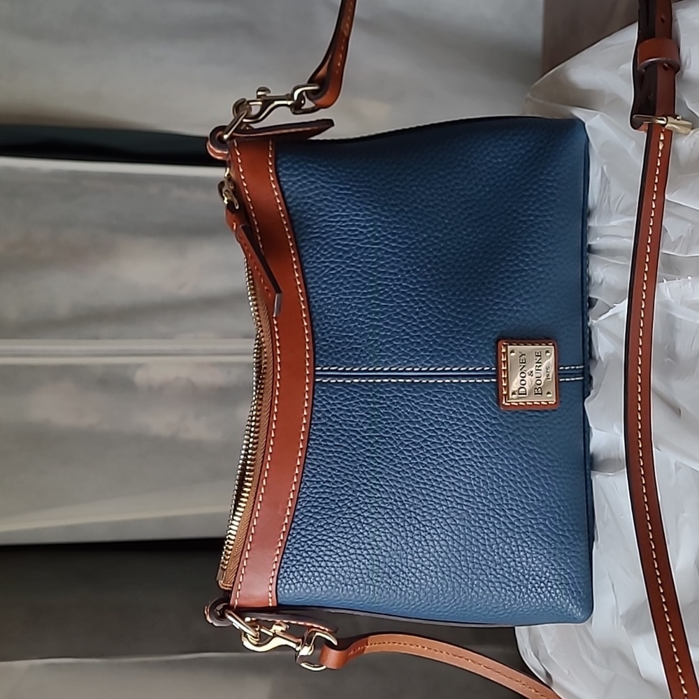 Dooney and Bourke crossbody pouch